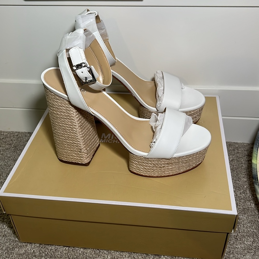 BNIB Michael Kors Ashton Platform Sandals